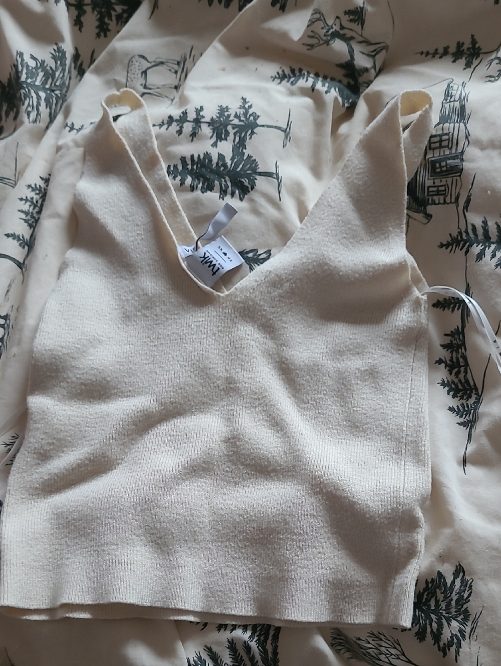 Ami Cream V-Neck Knit Tank